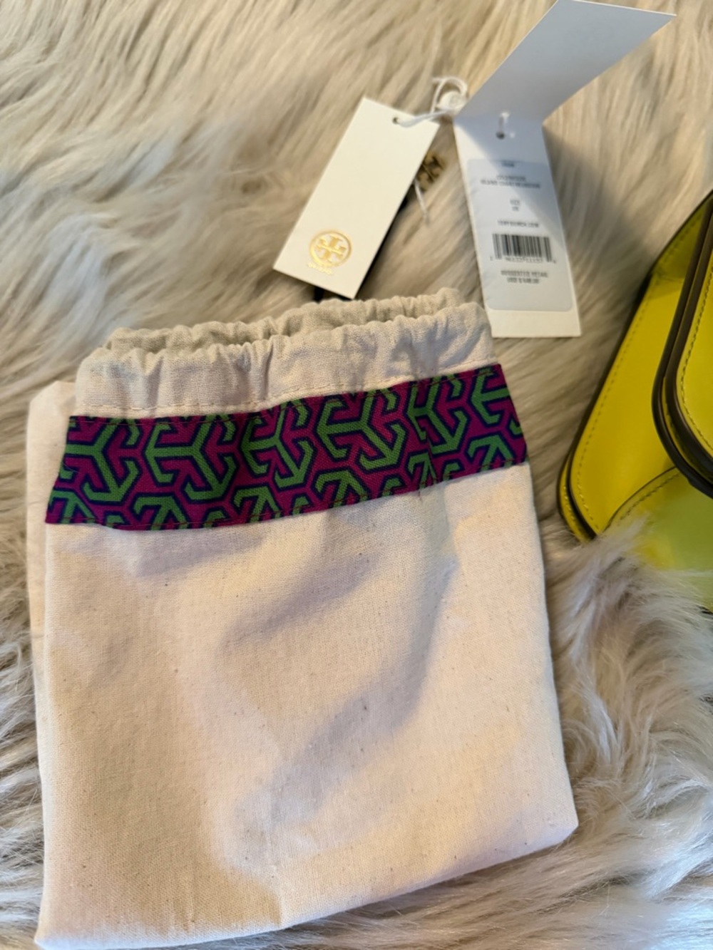 Tory Burch Small Eleanor Chain Crossbody with Gold Logo. - Picture 10 of 16